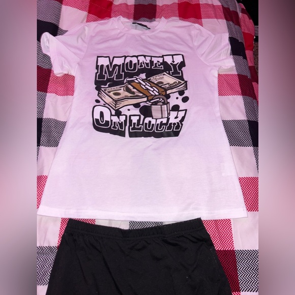 Money on lock outfit - Picture 4 of 5